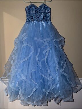 Camille La Vie Tulle Sweetheart Floral Sequin Tiered Ballgown Prom. Blue Size 6